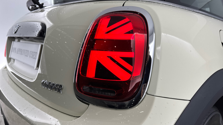 MINI Hatchback 1.5 Cooper Classic II 3dr Petrol Hatchback